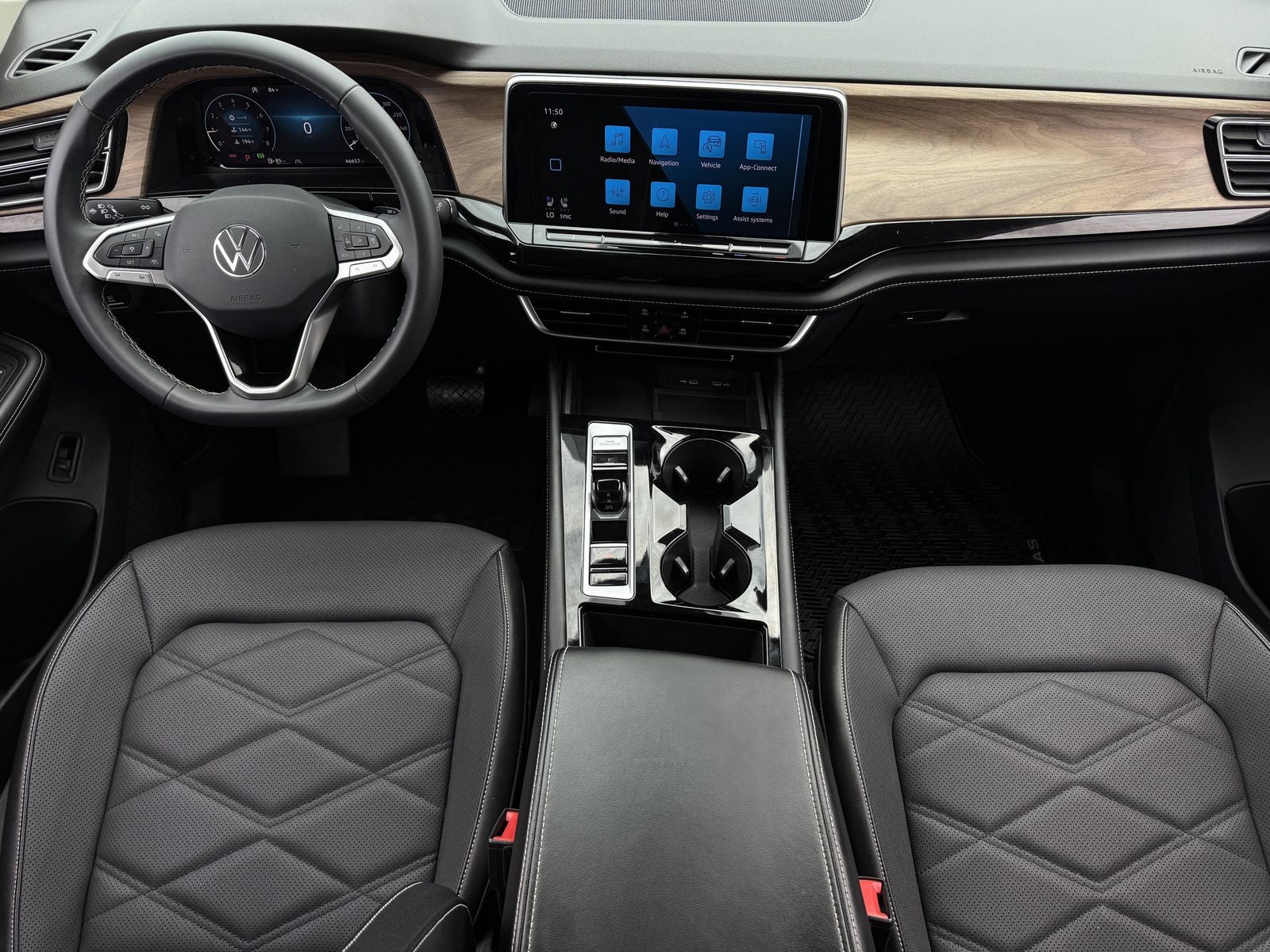 2024 Volkswagen Atlas 2.0T SE w/Technology