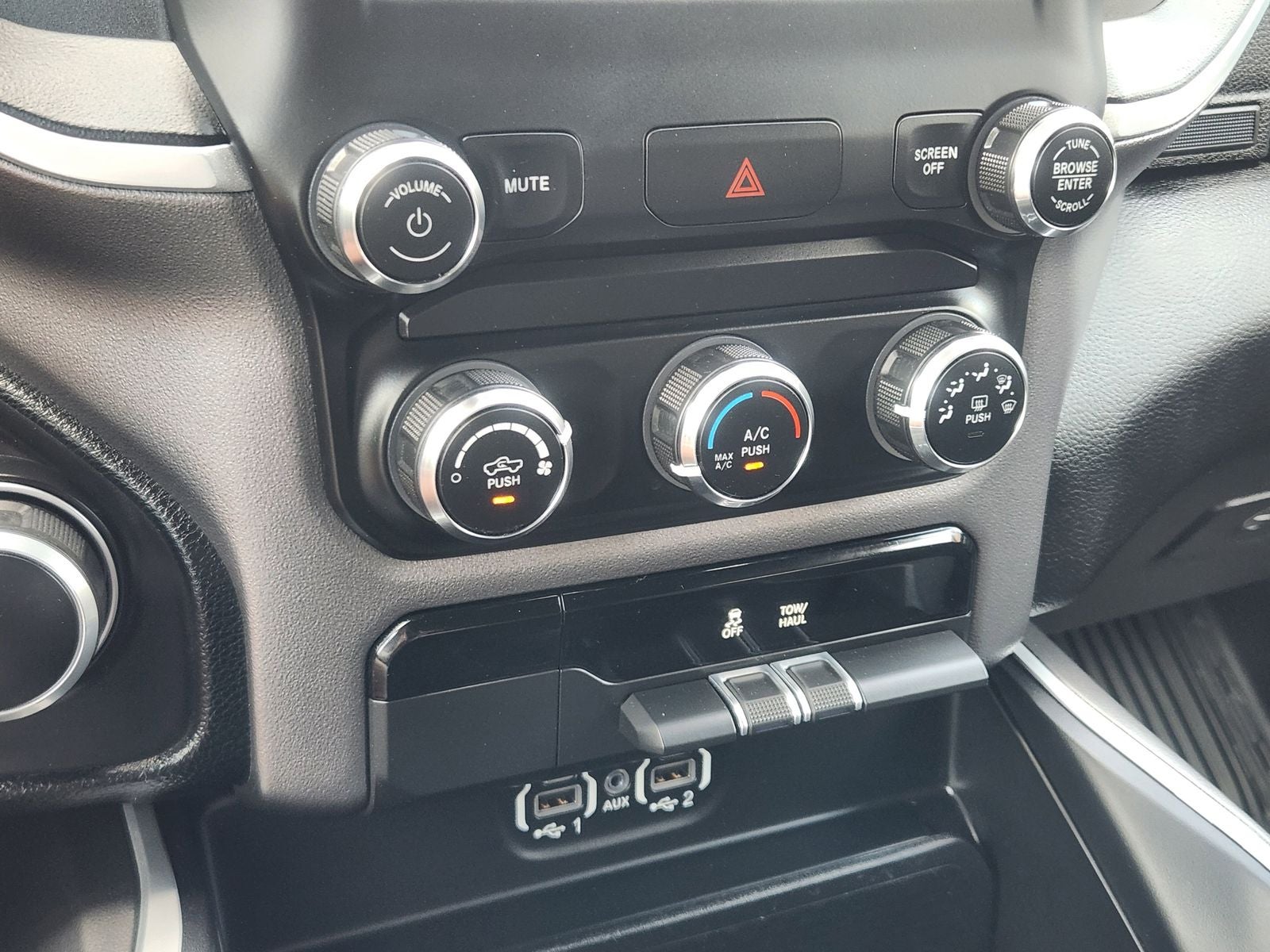 2022 RAM Ram 1500 Big Horn Crew Cab 4x4 5'7' Box
