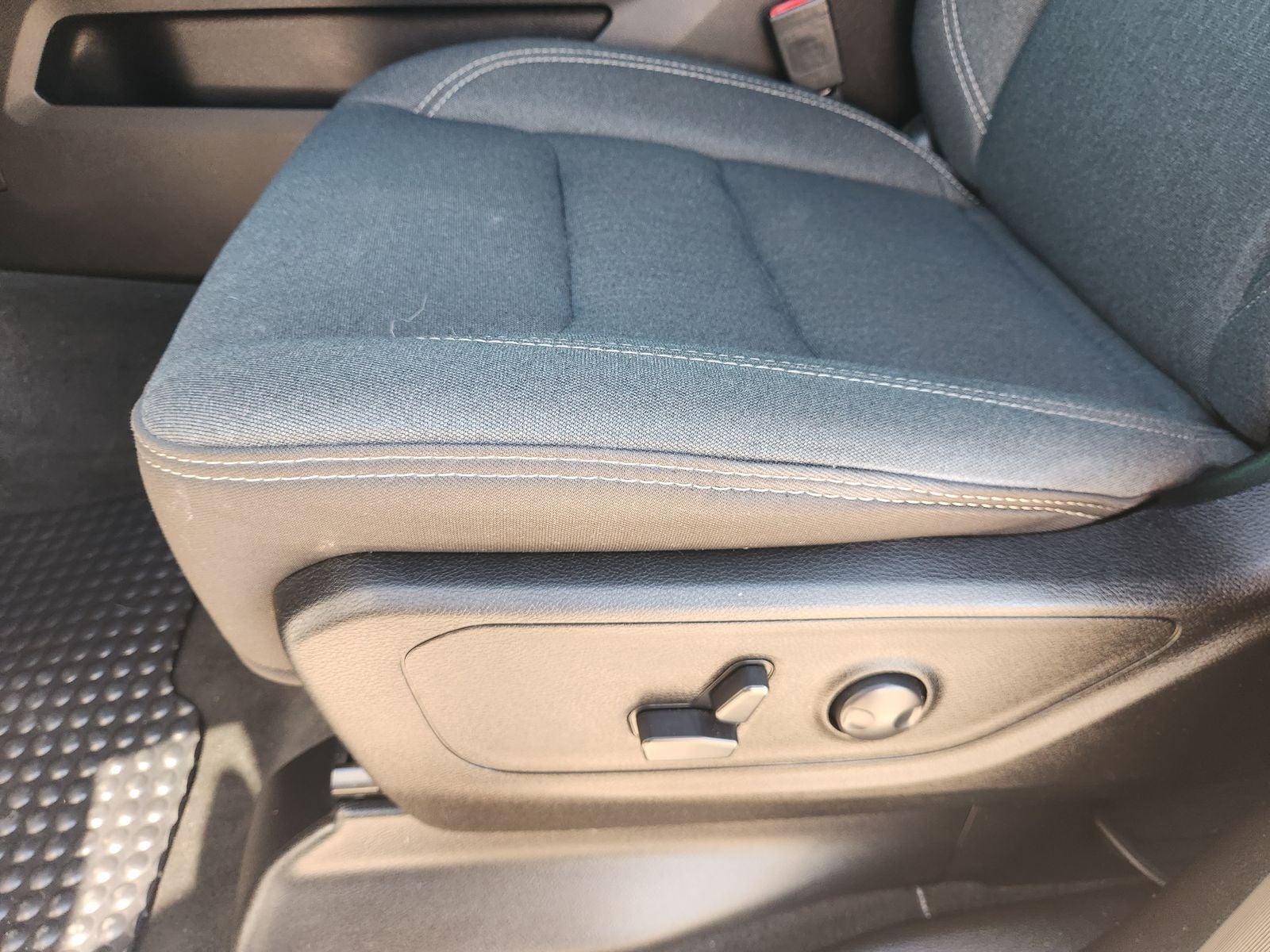2022 RAM Ram 1500 Lone Star Quad Cab 4x2 6'4' Box