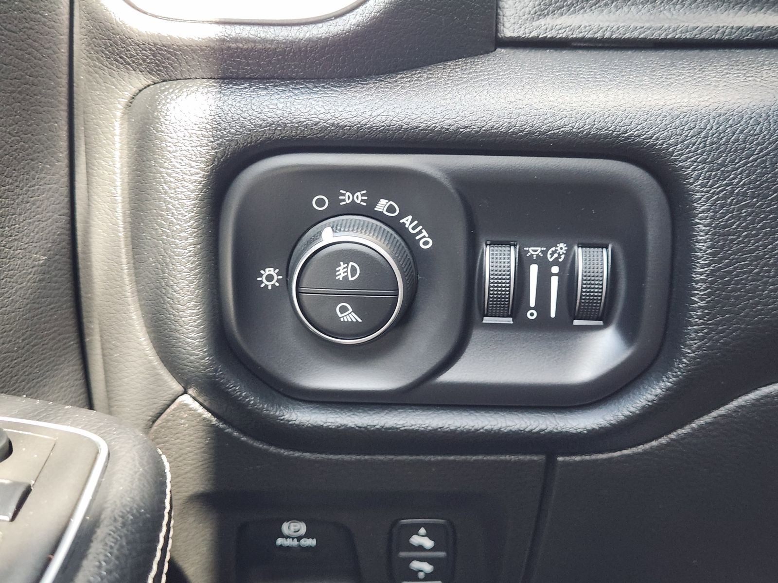2022 RAM Ram 1500 Laramie Crew Cab 4x2 5'7' Box