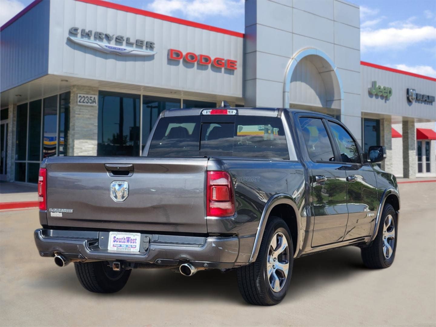 2022 RAM Ram 1500 Laramie Crew Cab 4x2 5'7' Box