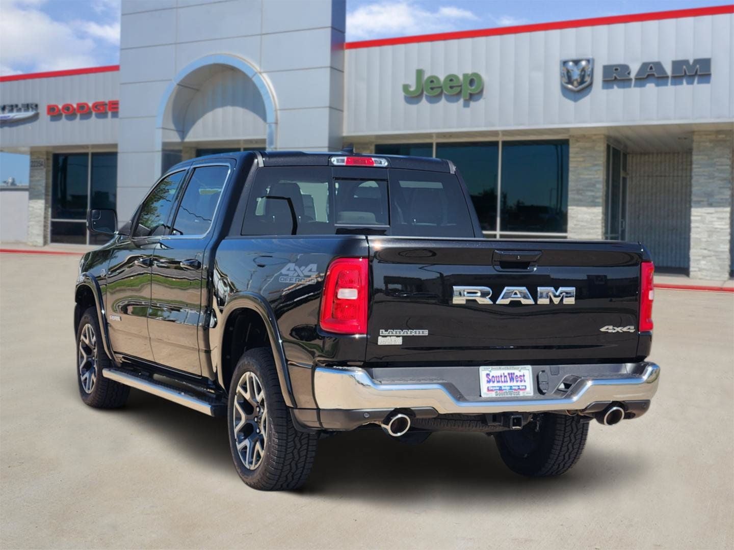 2026 RAM Ram 1500 Laramie Crew Cab 4x4 5'7' Box