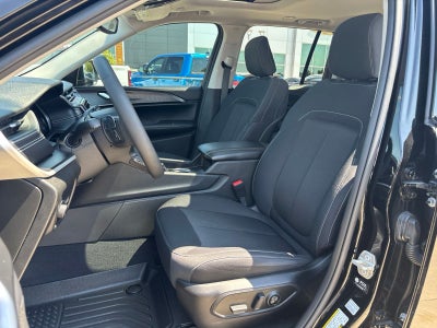 2023 Jeep Grand Cherokee Laredo X 4x4