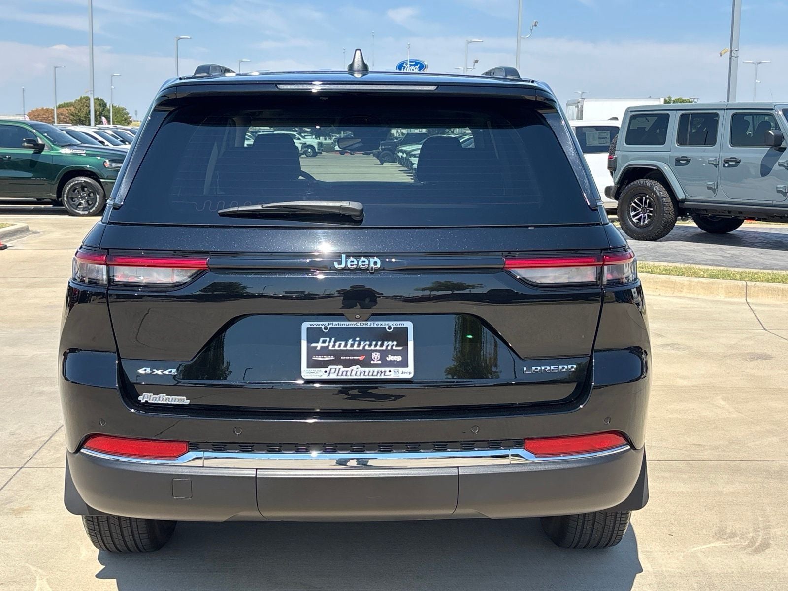 2023 Jeep Grand Cherokee Laredo X 4x4