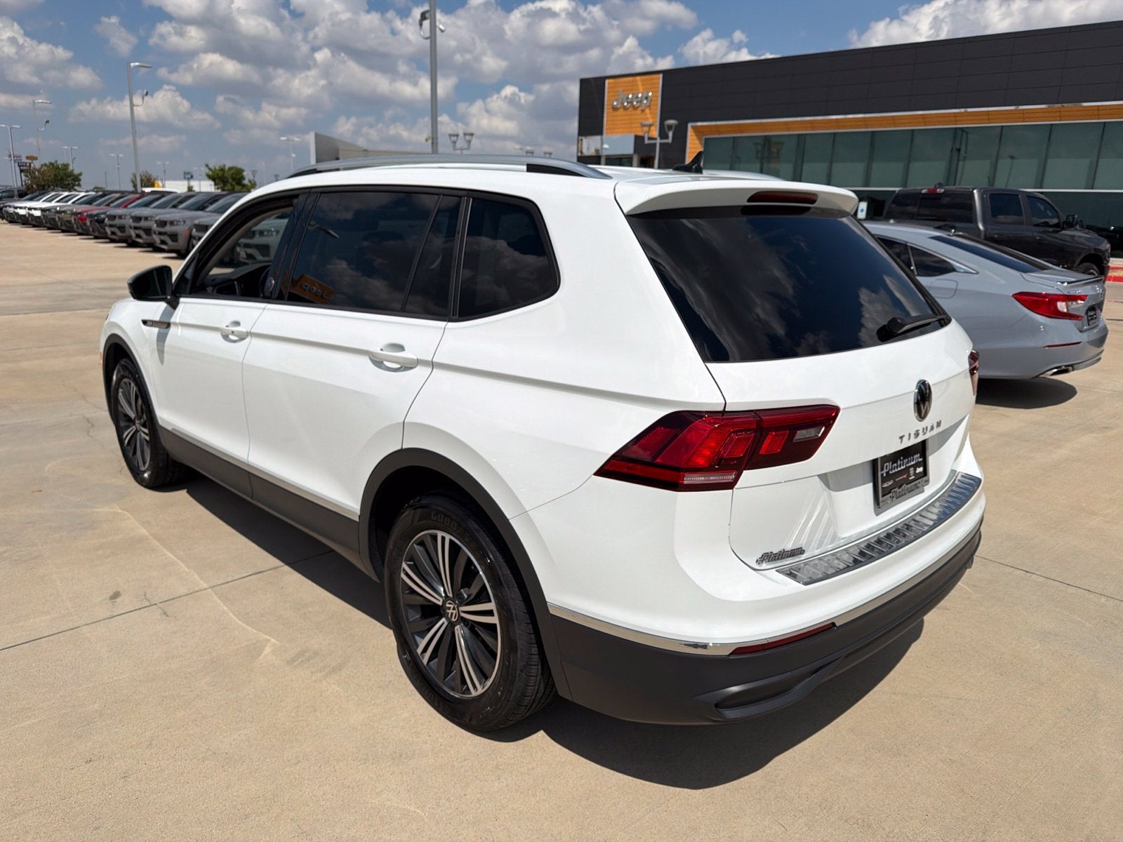 2024 Volkswagen Tiguan 2.0T SE