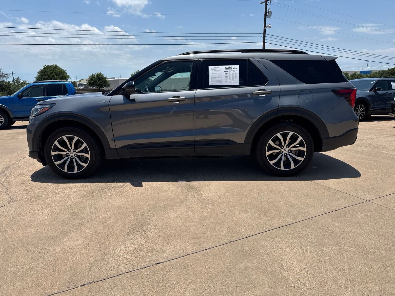 2025 Ford Explorer ST-Line