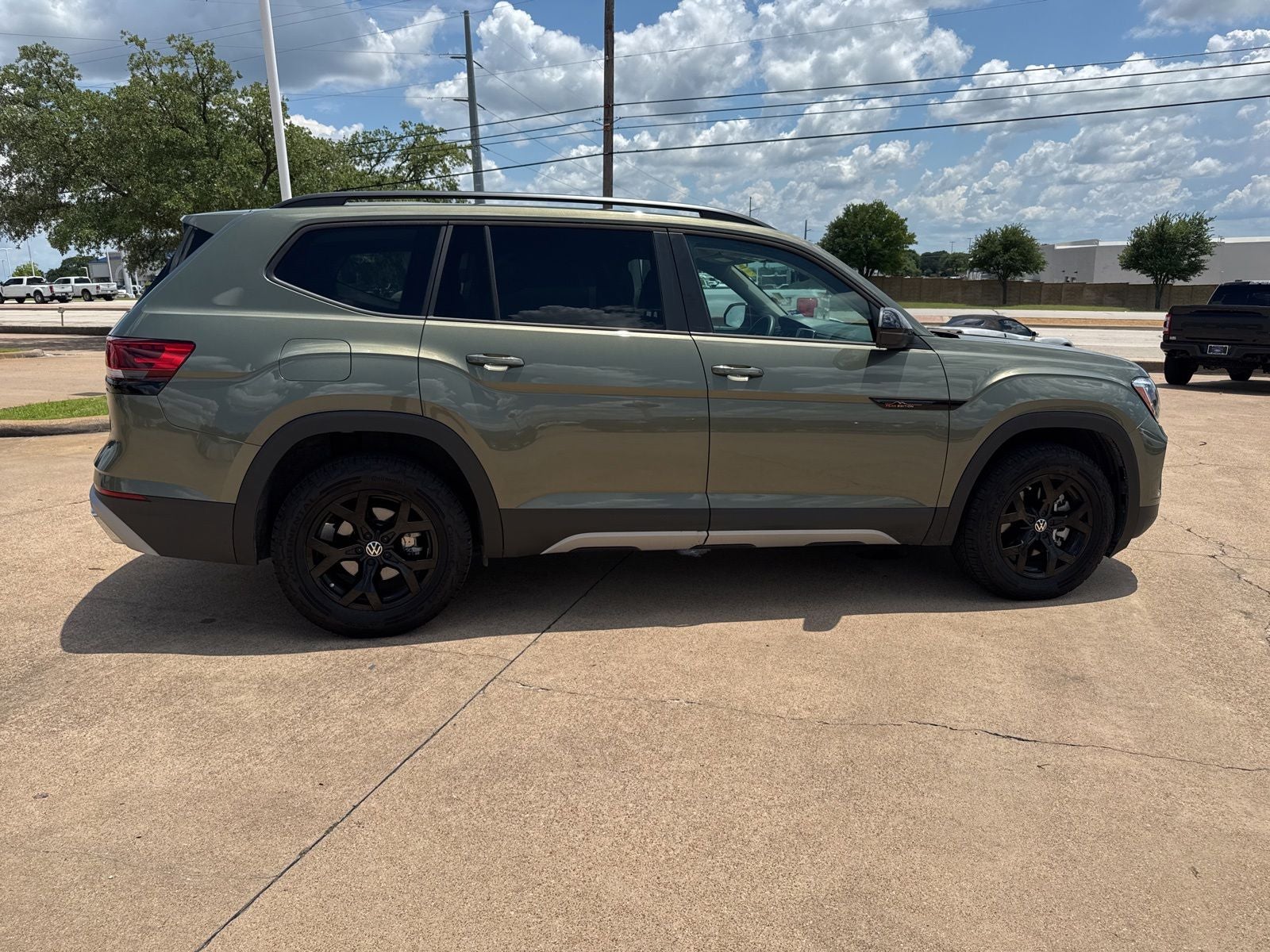 2024 Volkswagen Atlas 2.0T Peak Edition SE w/Technology