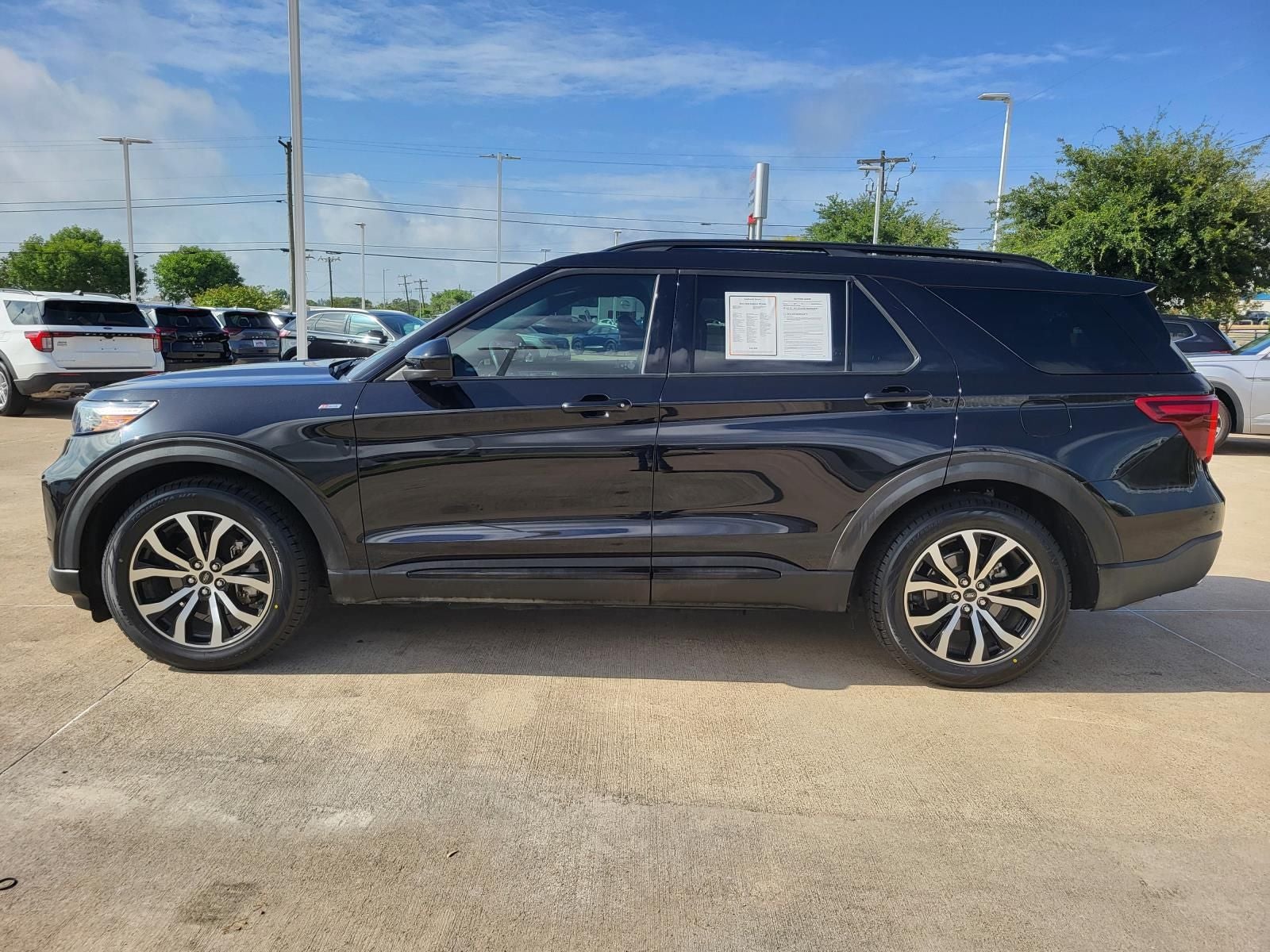 2022 Ford Explorer ST-Line