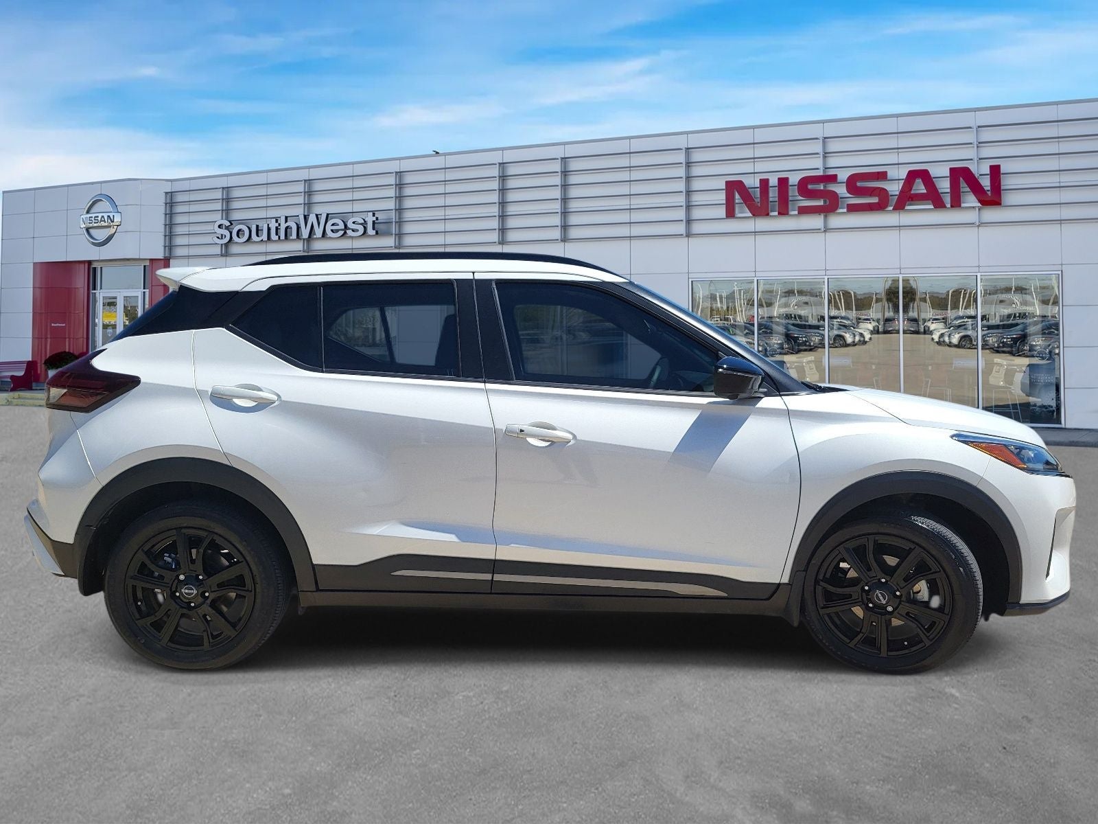 2024 Nissan Kicks SR