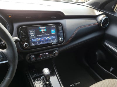 2021 Nissan Kicks SR