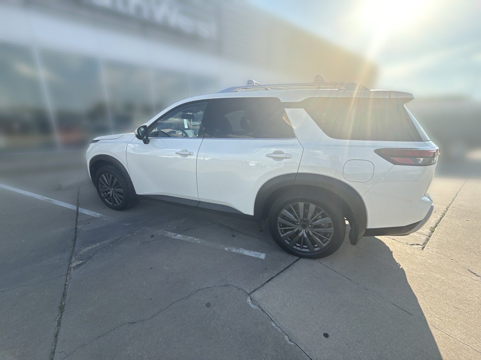2022 Nissan Pathfinder SL