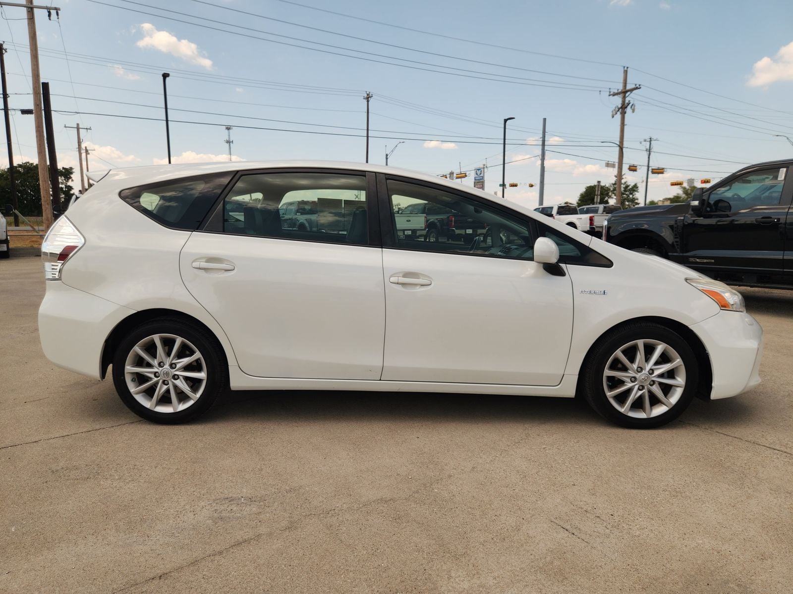 2014 Toyota Prius v Five