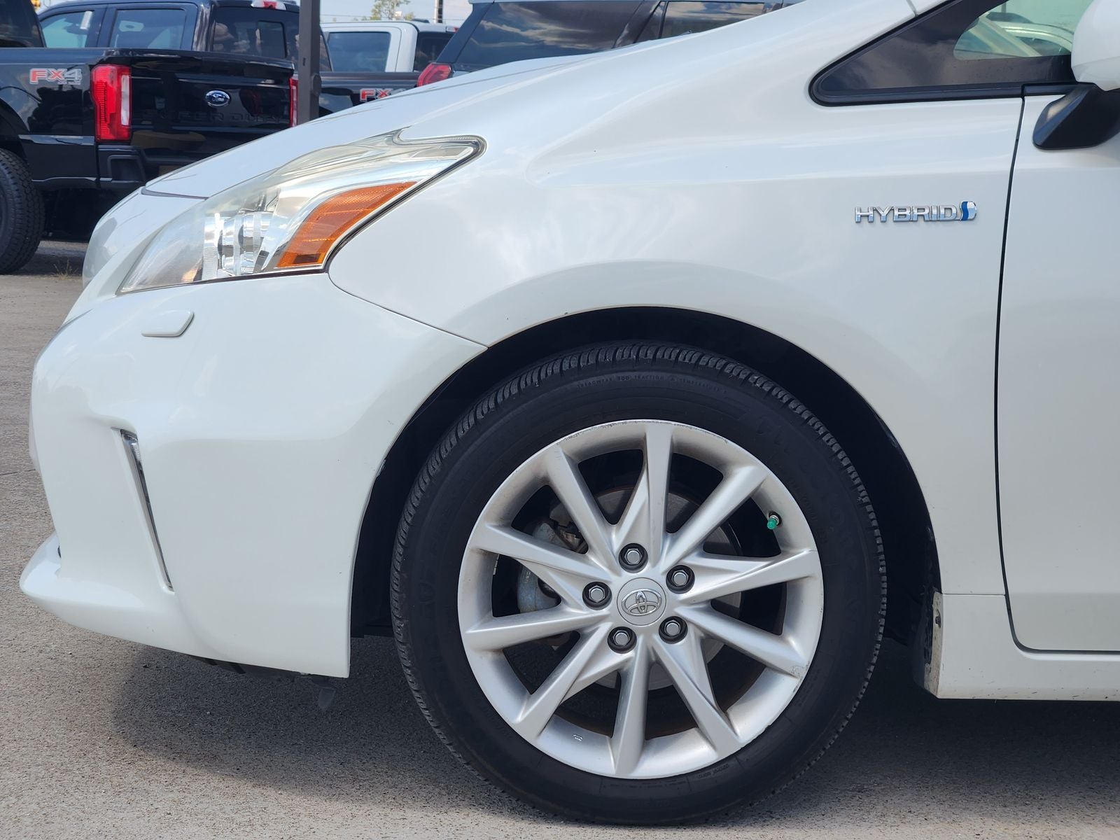 2014 Toyota Prius v Five