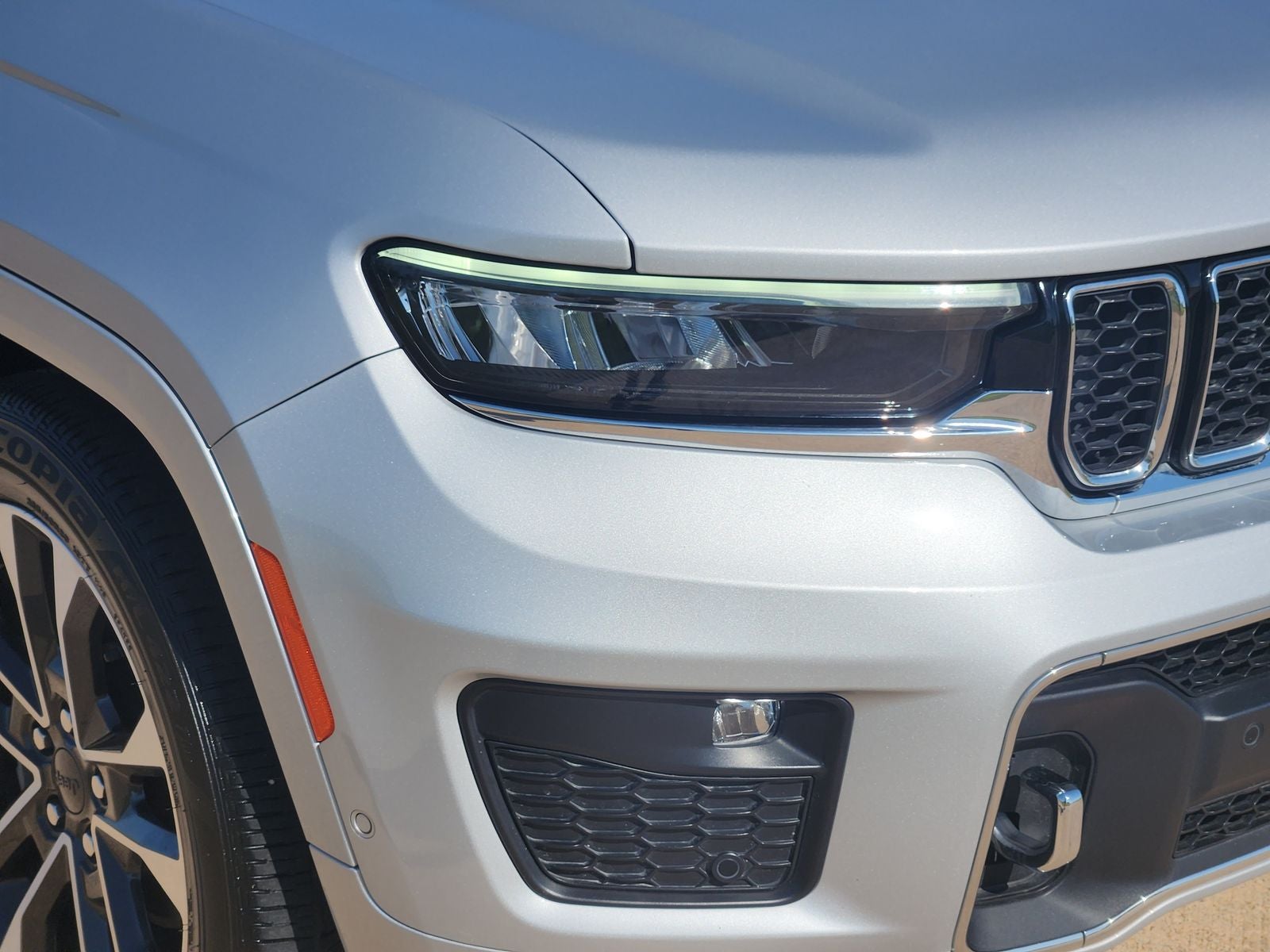 2024 Jeep Grand Cherokee Overland - Photo 11