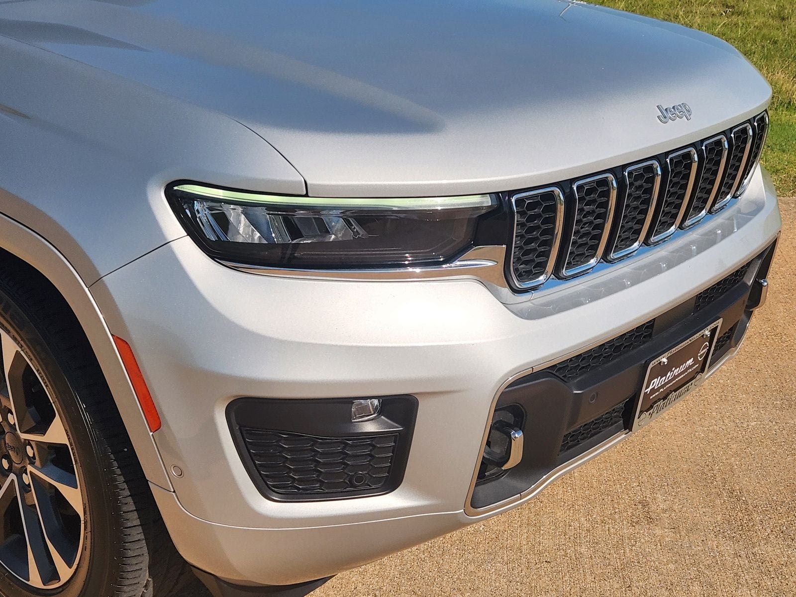 2024 Jeep Grand Cherokee Overland - Photo 12
