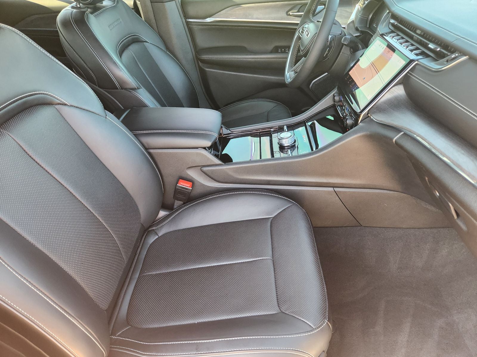 2024 Jeep Grand Cherokee Overland - Photo 17
