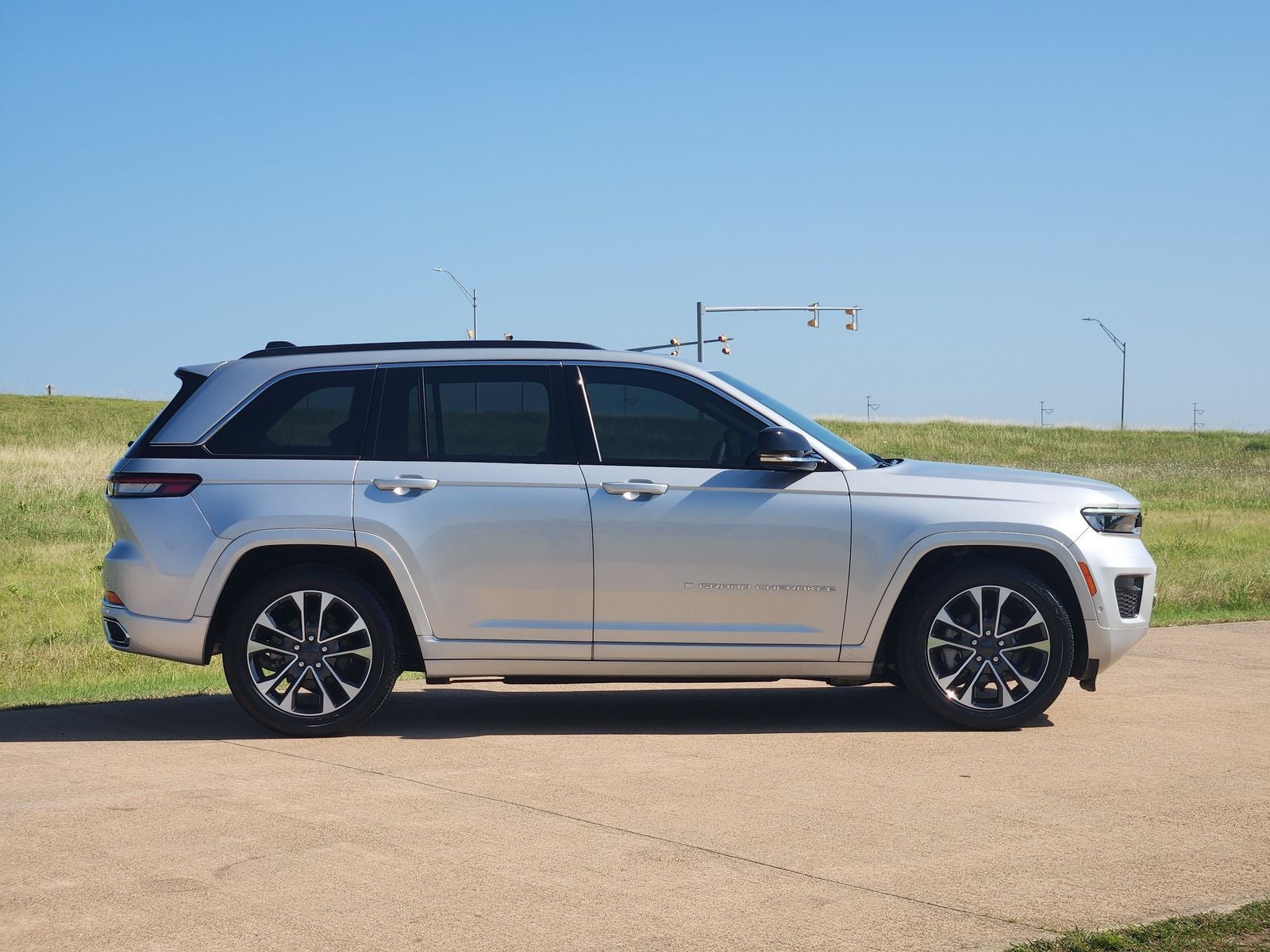 2024 Jeep Grand Cherokee Overland - Photo 7