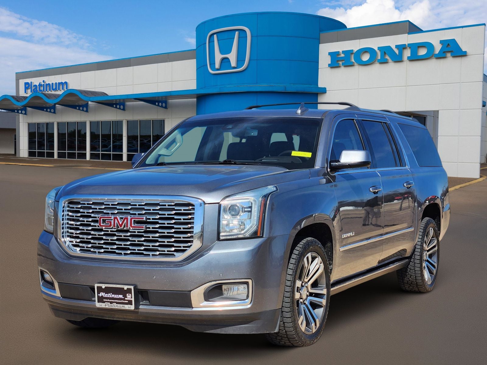 Used 2018 GMC Yukon XL Denali with VIN 1GKS1HKJ6JR223039 for sale in Denison, TX