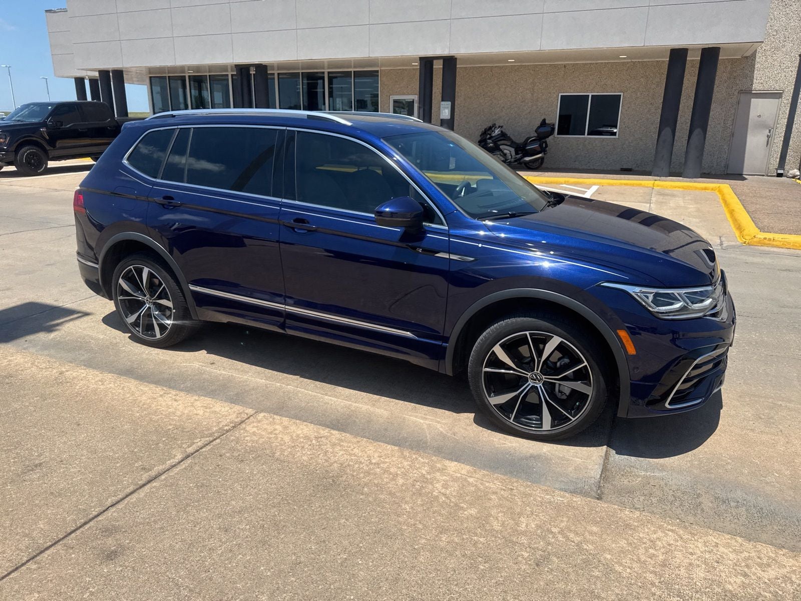 2024 Volkswagen Tiguan 2.0T SEL R-Line