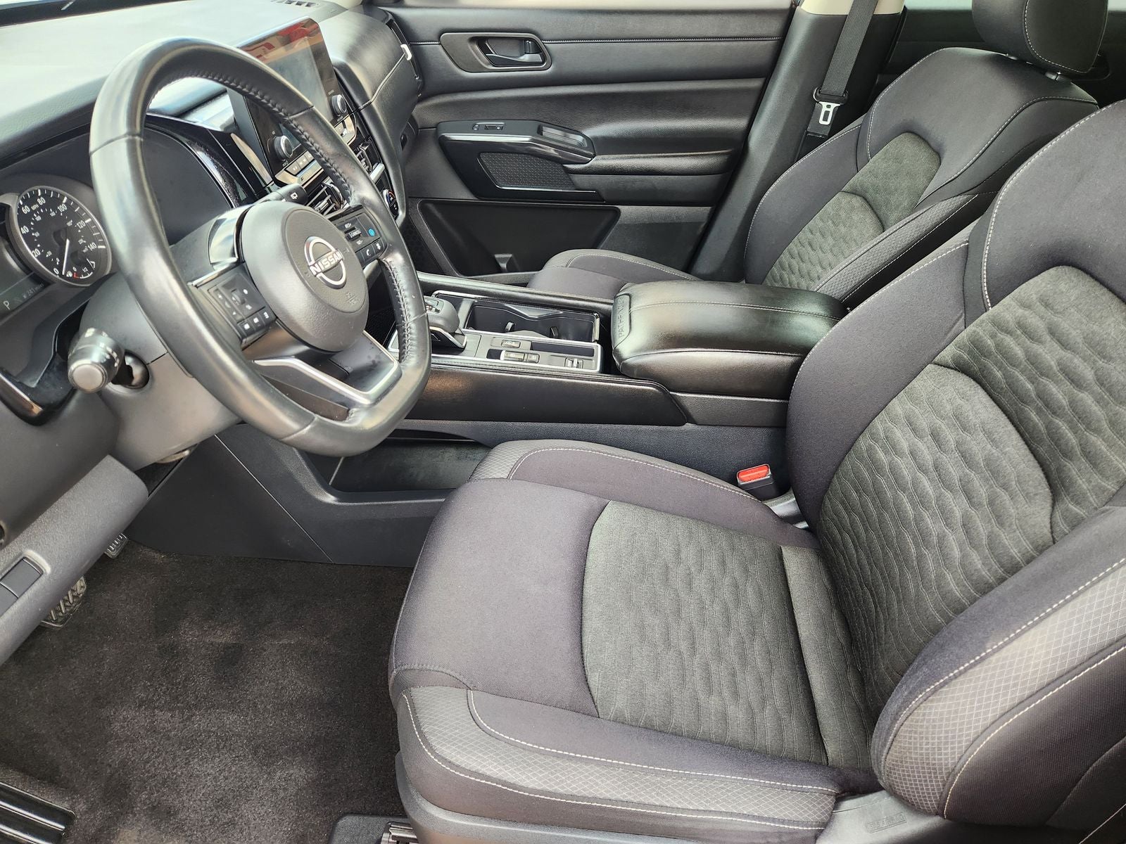 2023 Nissan Pathfinder SV