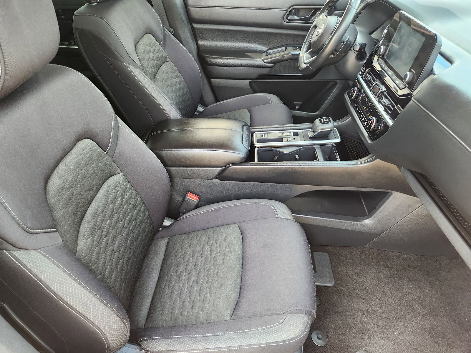 2023 Nissan Pathfinder SV