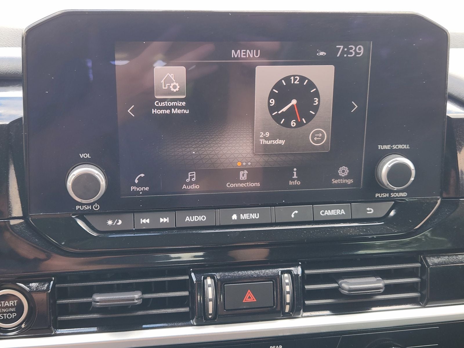 2023 Nissan Pathfinder SV