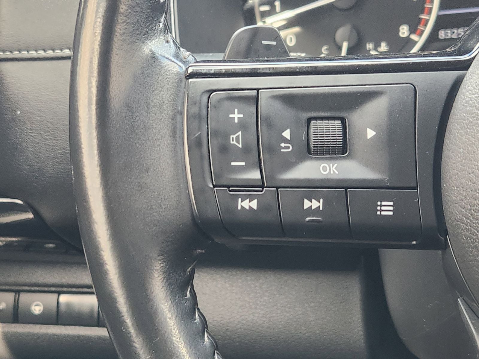 2023 Nissan Pathfinder SV