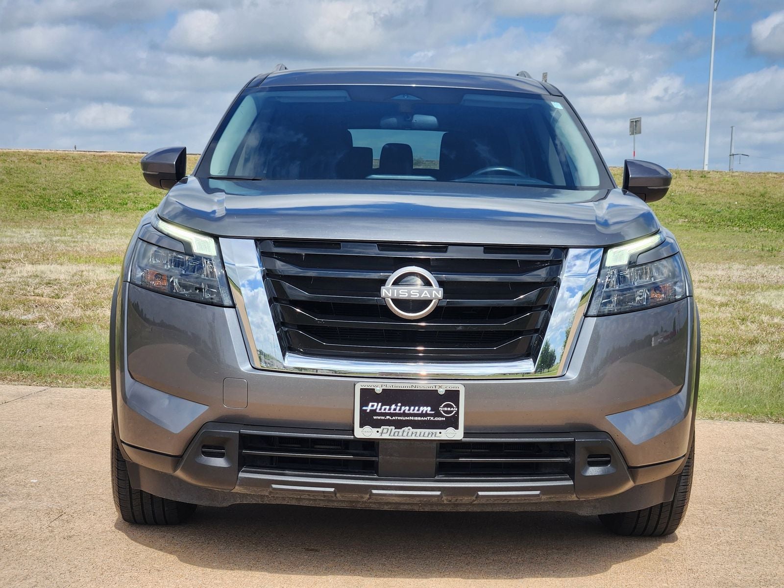 2023 Nissan Pathfinder SV