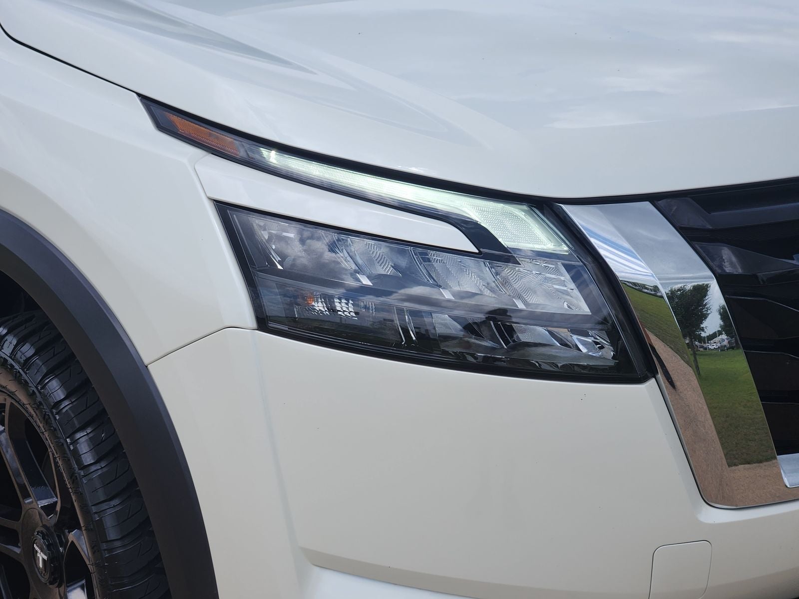 2024 Nissan Pathfinder SV