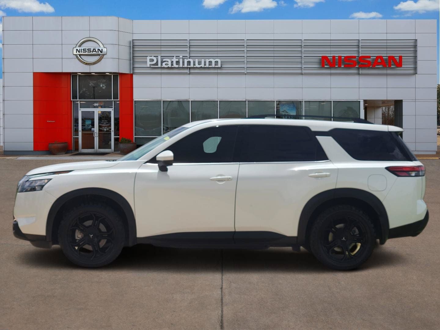 2024 Nissan Pathfinder SV