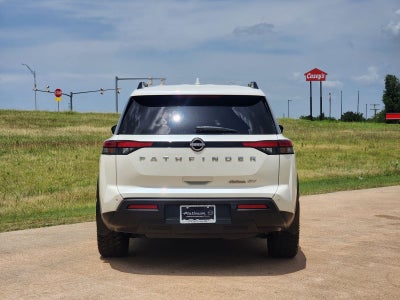 2024 Nissan Pathfinder SV
