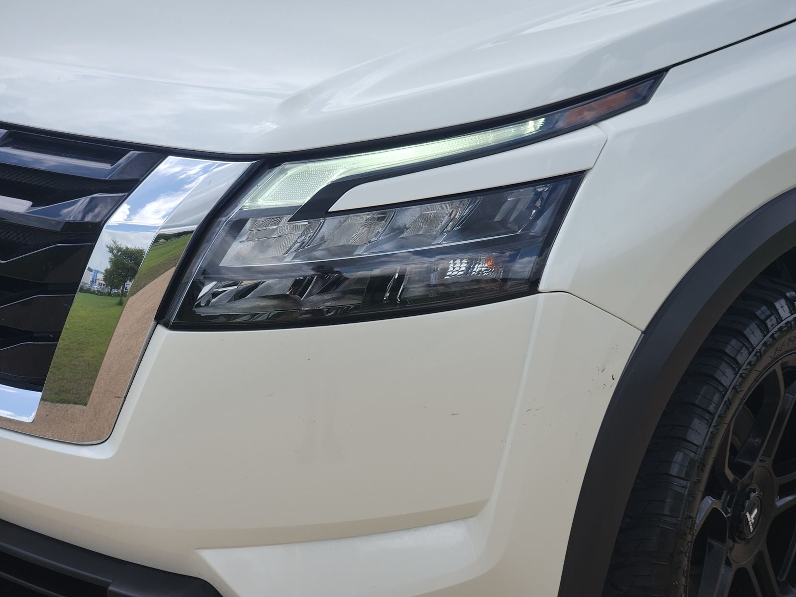 2024 Nissan Pathfinder SV