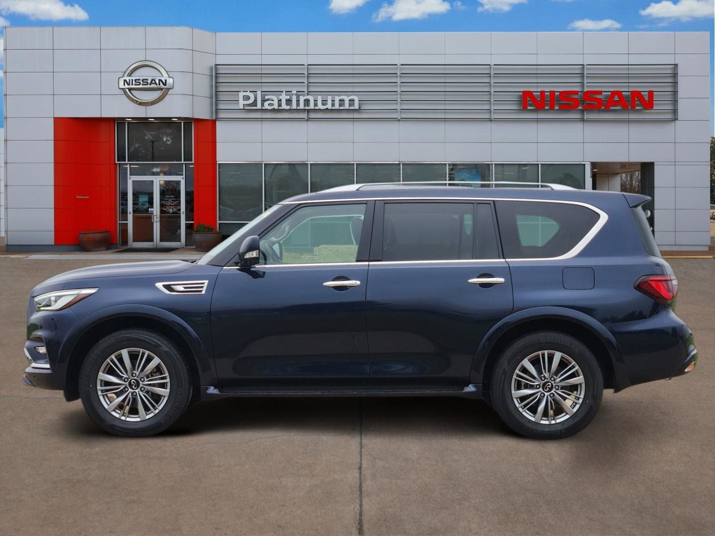 2024 INFINITI QX80 LUXE