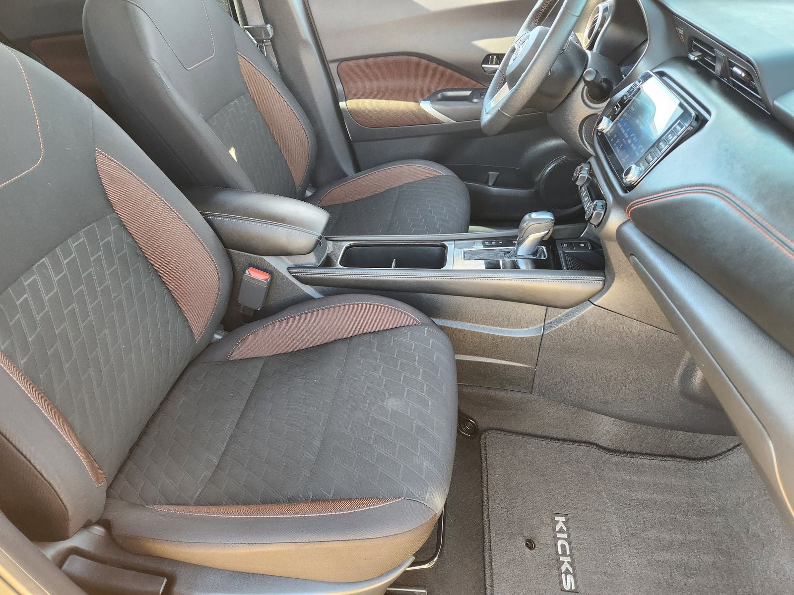 2021 Nissan Kicks SR