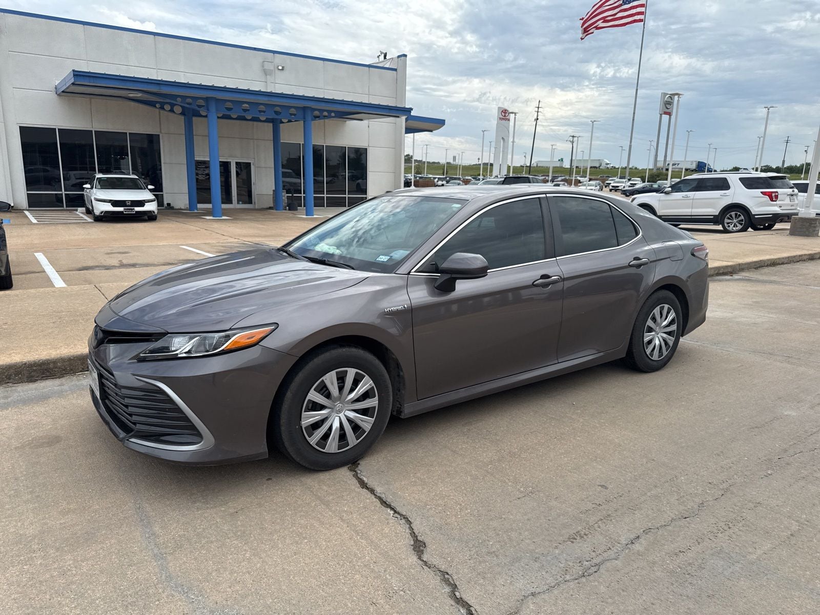 2021 Toyota Camry Hybrid LE