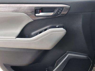 2025 Toyota Highlander Platinum
