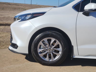 2025 Toyota Sienna XLE