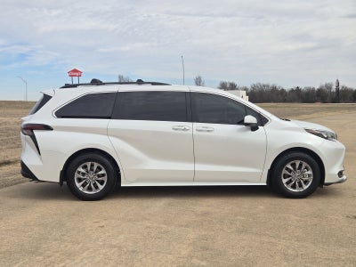 2025 Toyota Sienna XLE