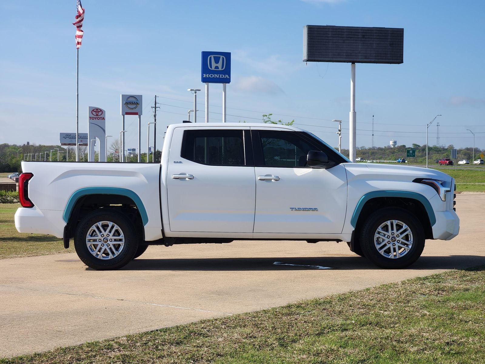 2024 Toyota Tundra 4WD SR5