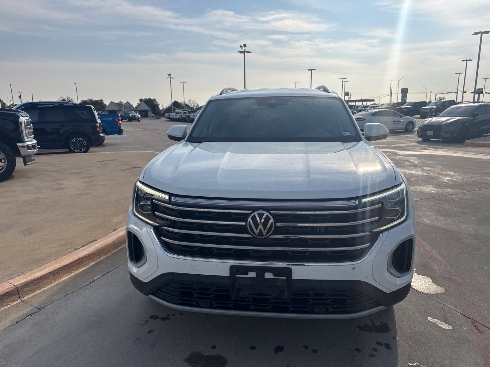 2024 Volkswagen Atlas 2.0T SE w/Technology