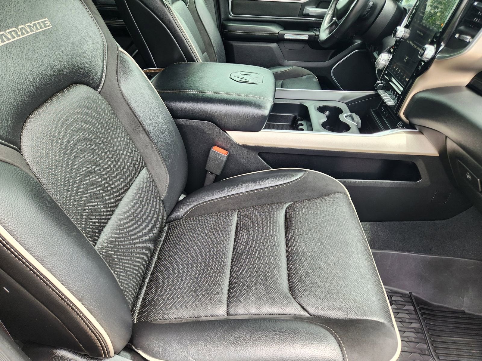 2019 RAM 1500 Laramie Crew Cab 4x2 5'7" Box