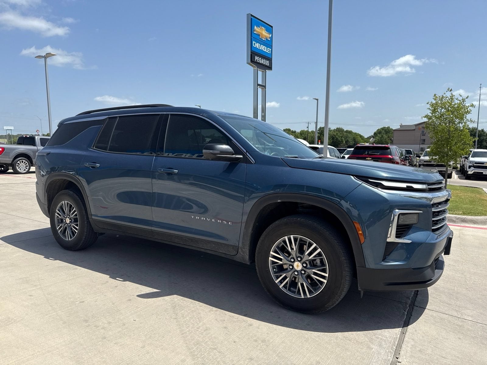 2025 Chevrolet Traverse LT