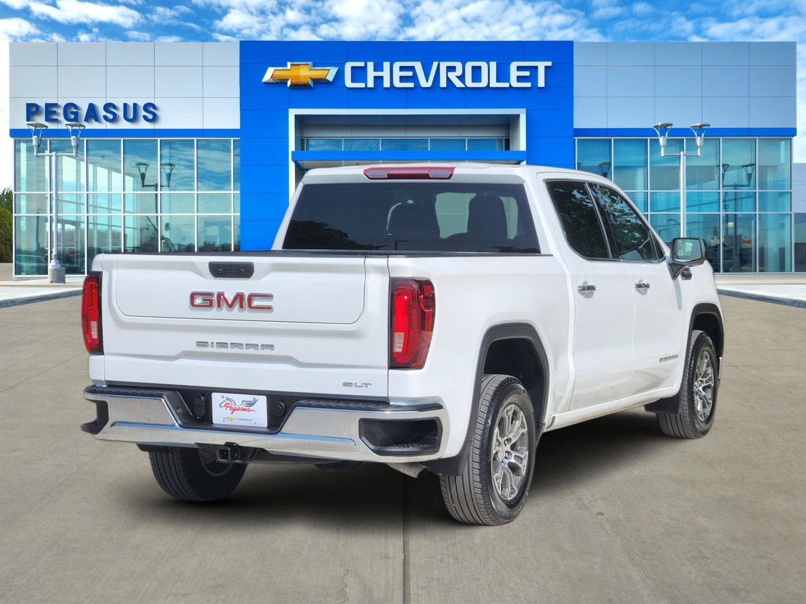 2025 GMC Sierra 1500 SLT