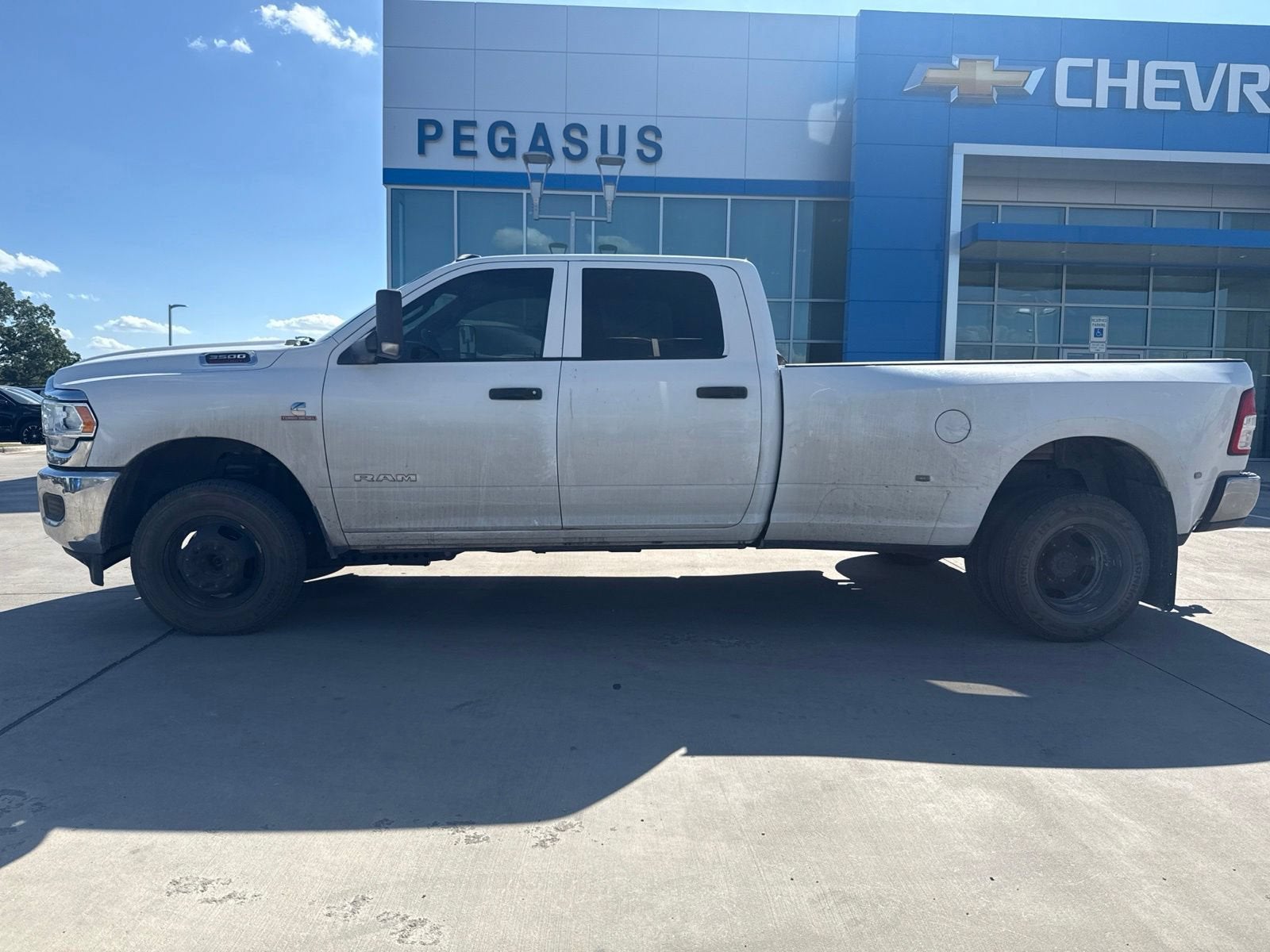 2022 RAM 3500 Tradesman Crew Cab 4x4 8' Box
