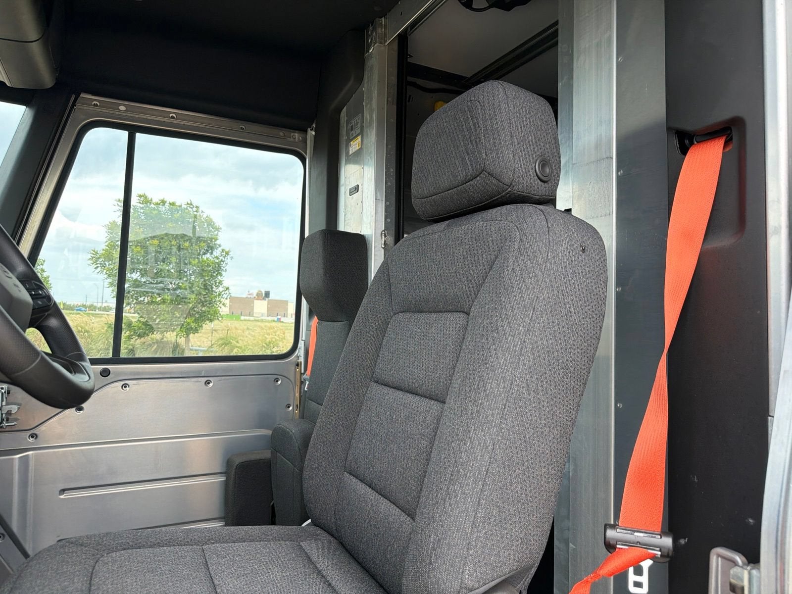 2024 BrightDrop Zevo 400 EJY
