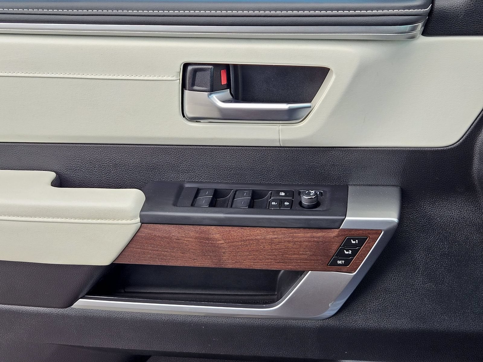 2023 Toyota Sequoia Capstone