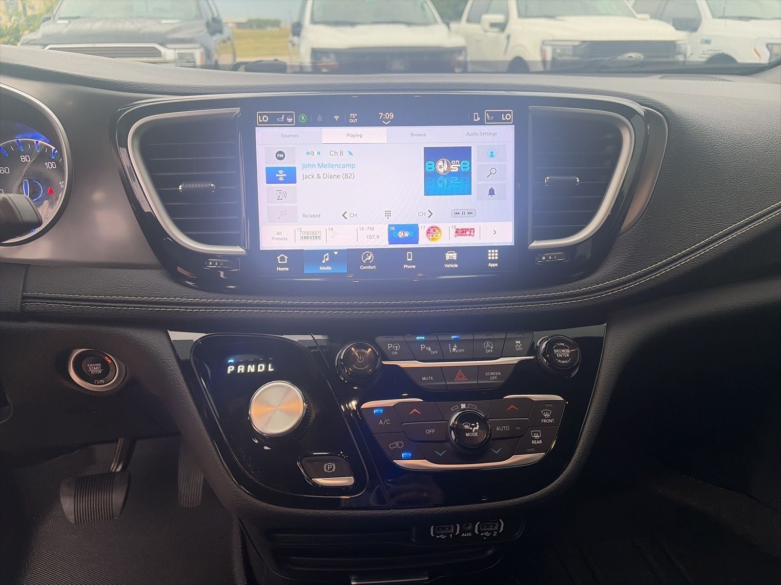 2025 Chrysler Pacifica Select